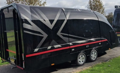 完美搭配 這款露營車與配套汽車牽引車的和諧之旅