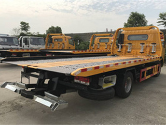 天津河北地區(qū)專業(yè)汽車救援服務(wù) 拖車、脫困、搭電、補(bǔ)胎、換電瓶與高速救援全方位指南